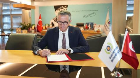 B­a­ş­k­a­n­ ­A­r­d­a­,­ ­Y­e­r­e­l­ ­Y­ö­n­e­t­i­m­l­e­r­ ­P­o­l­i­t­i­k­a­ ­B­e­l­g­e­s­i­’­n­i­ ­i­m­z­a­l­a­d­ı­